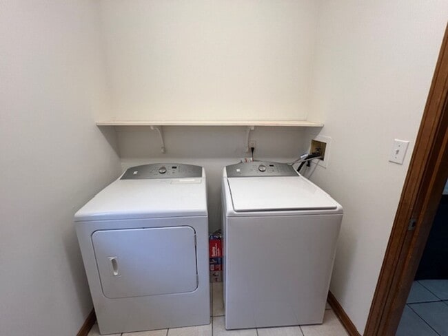 Building Photo - 203-203 Briarcrest Ct