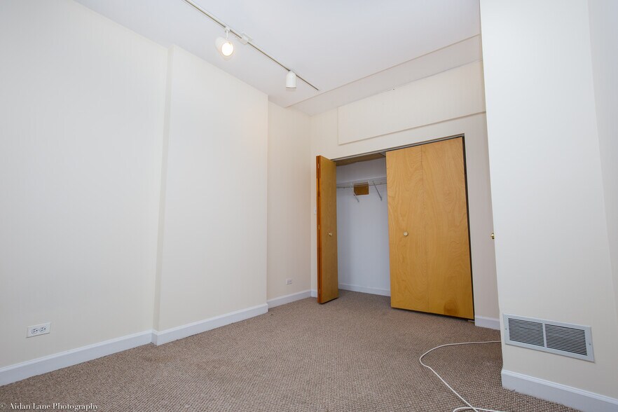 Building Photo - 2863 N Clark St