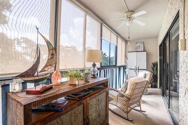 Building Photo - 2800 Cove Cay Dr
