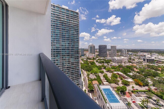 Building Photo - 650 NE 32nd St