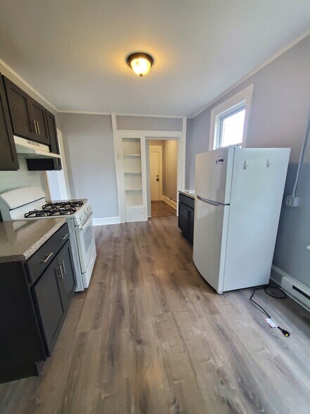 Building Photo - 177 W Parmenter St