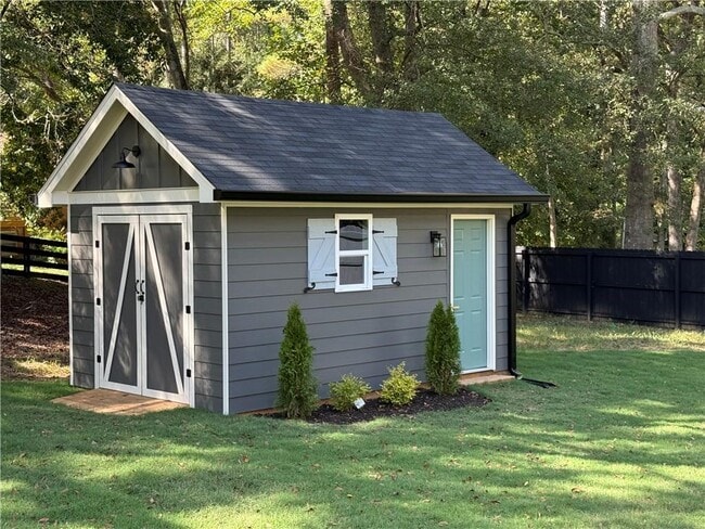 Building Photo - 320 Pine Valley Dr