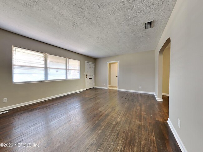 Building Photo - 1332 Arlingwood Ave