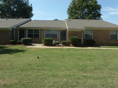 Building Photo - Oakwood Apartments