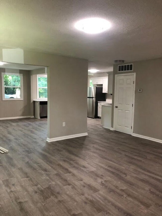 Building Photo - nice home