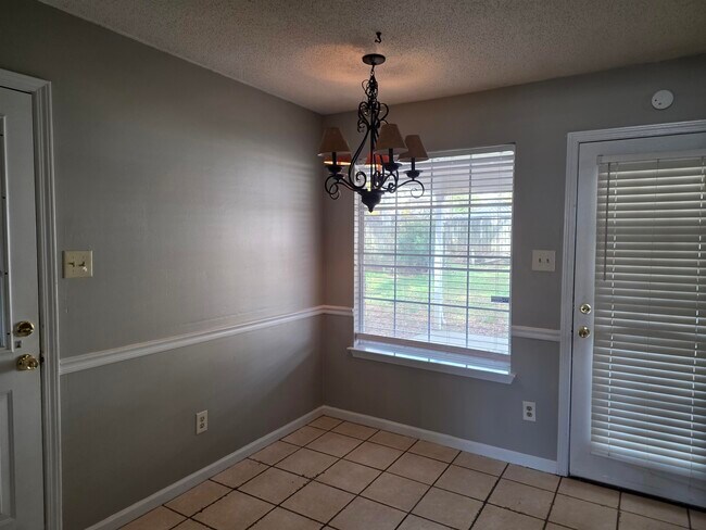 Building Photo - 7780 Mesa Dr