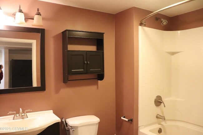 Building Photo - 108 Hawk Ridge Rd