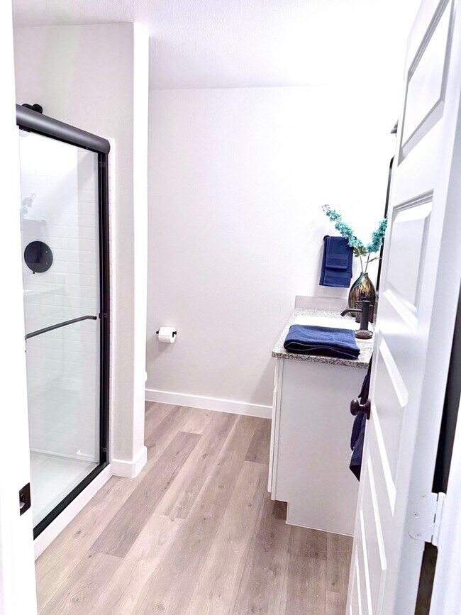 Building Photo - 2944 Hidalgo Ave