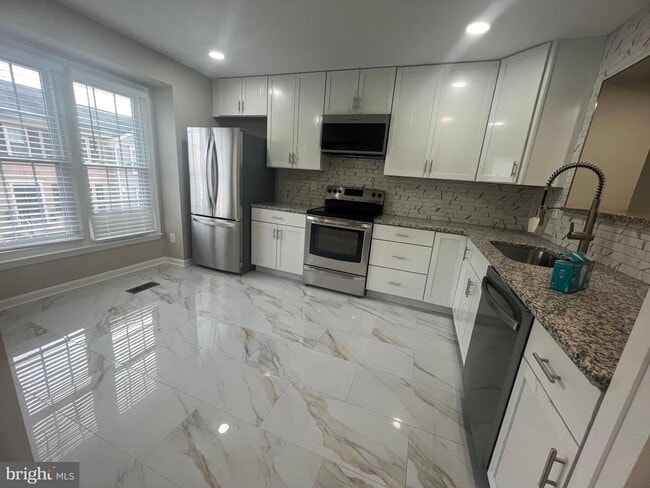 Building Photo - 45 Fendall Ave