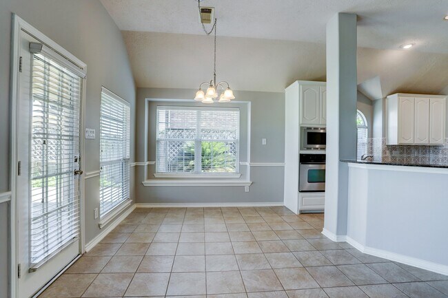 Building Photo - 10606 Badger Canyon Dr