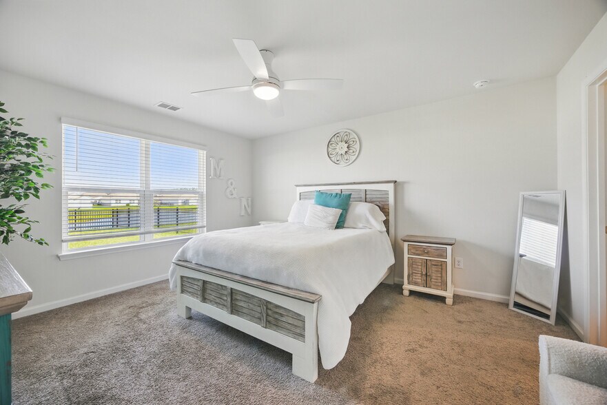 Building Photo - 580 Talisman Trl