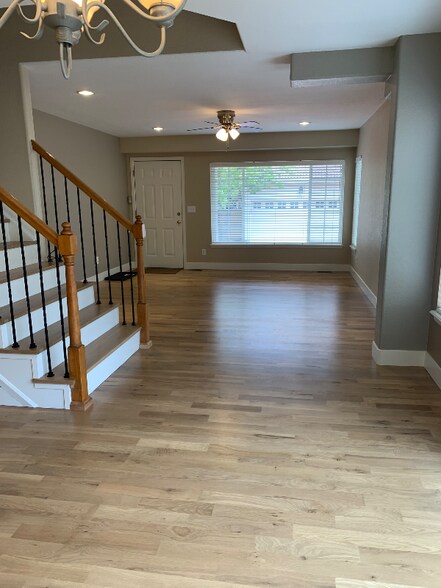 Building Photo - 1521 Laurenwood Way