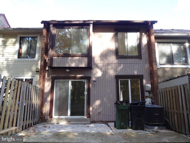 Building Photo - 2829 Cambridge Dr