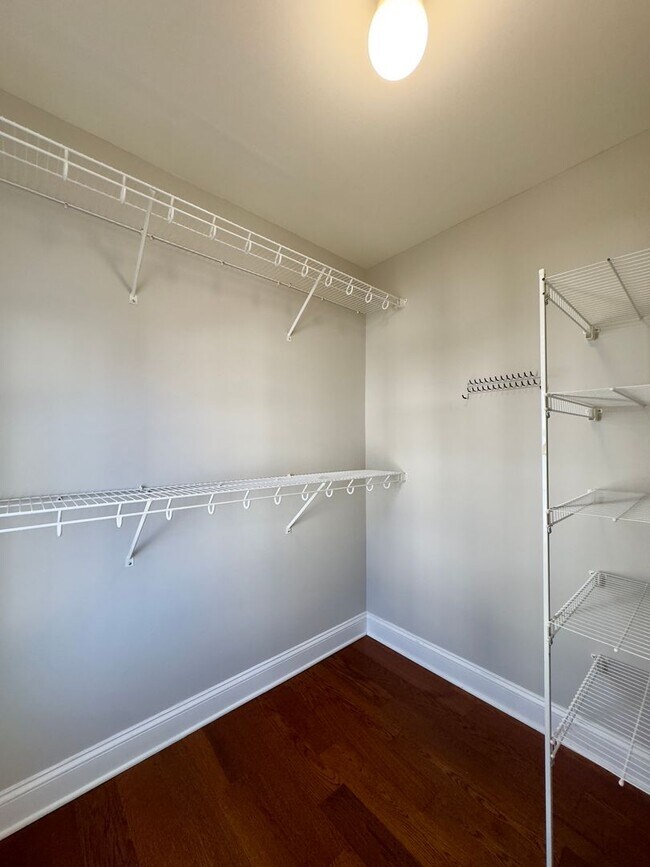 Building Photo - Charming 4 Bedroom/3.5 Bathroom Townhome with In-Unit Laundry in Pigtown, Baltimore, MD!