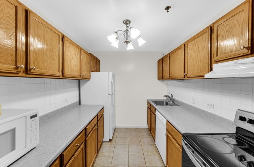 Building Photo - 3255 Kirchoff Rd