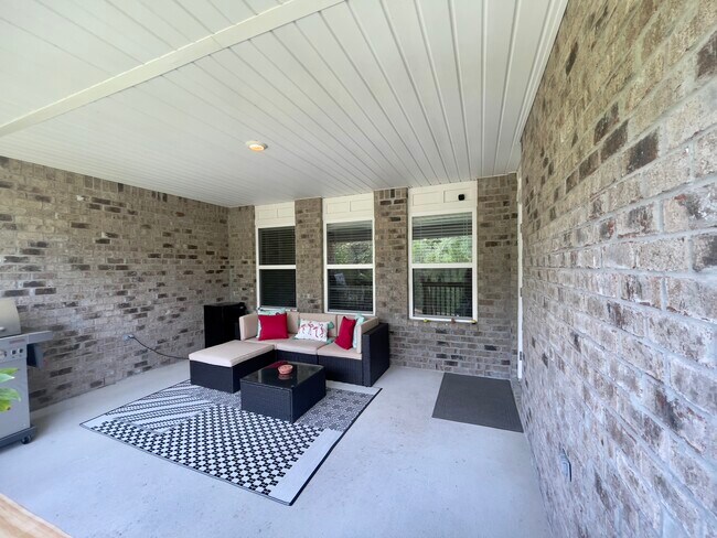 Building Photo - 6725 Sarah Ann Way