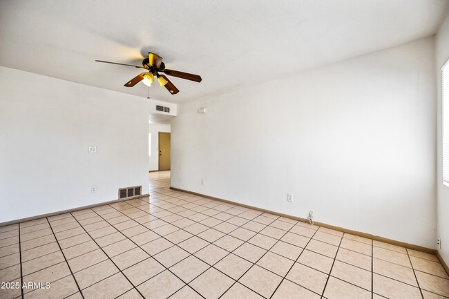 Building Photo - 336 W 5th Pl