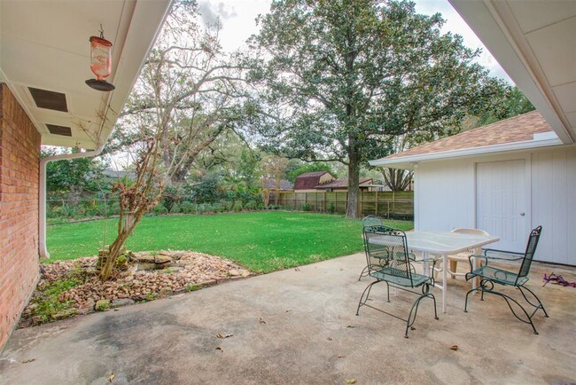 Building Photo - 8939 Rockhurst Dr