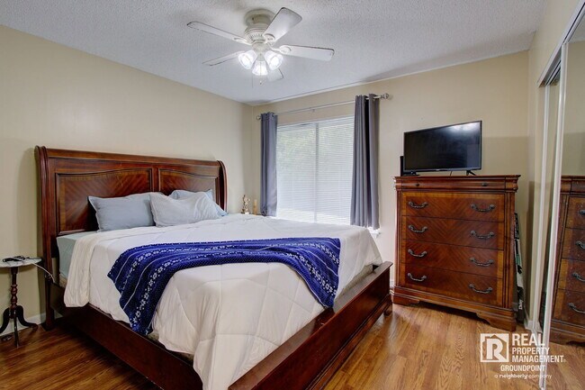 Building Photo - 8471 Yadkin Cir