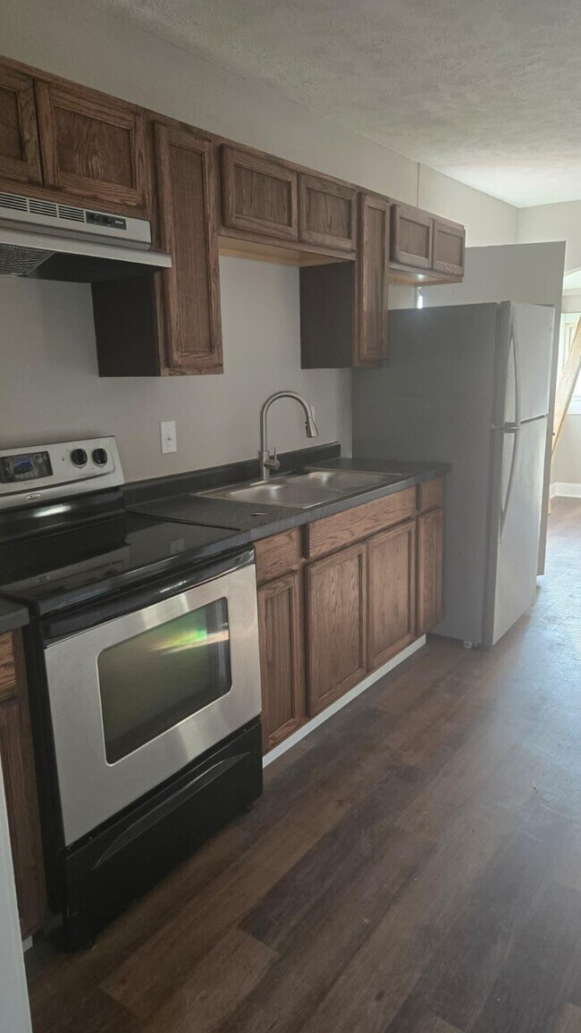 Building Photo - 639 S Waverly St