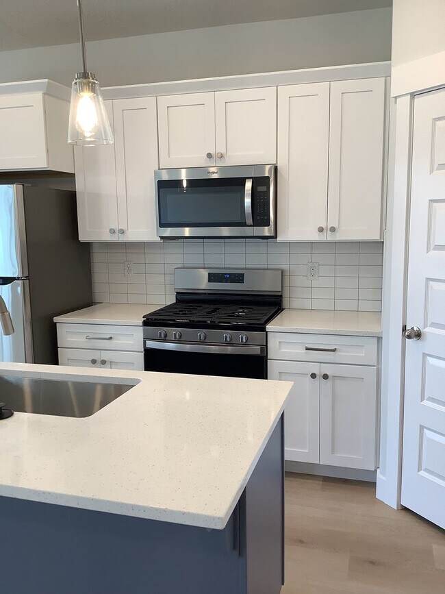 Building Photo - FREE FIRST MONTH'S RENT - New Construction Townhome Located in Prime Saratoga Springs Location