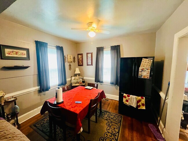 Building Photo - Renovated 3 bdrm/1.5 bath Home with Bonus Room and Dressing Room Located Near Hopkins Rd.