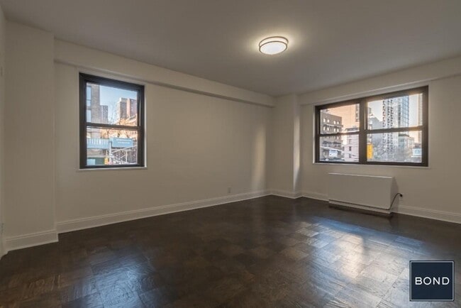 Building Photo - 400 E 89th St