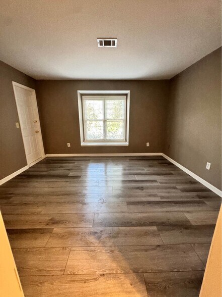 Building Photo - 601 Abingdon Way