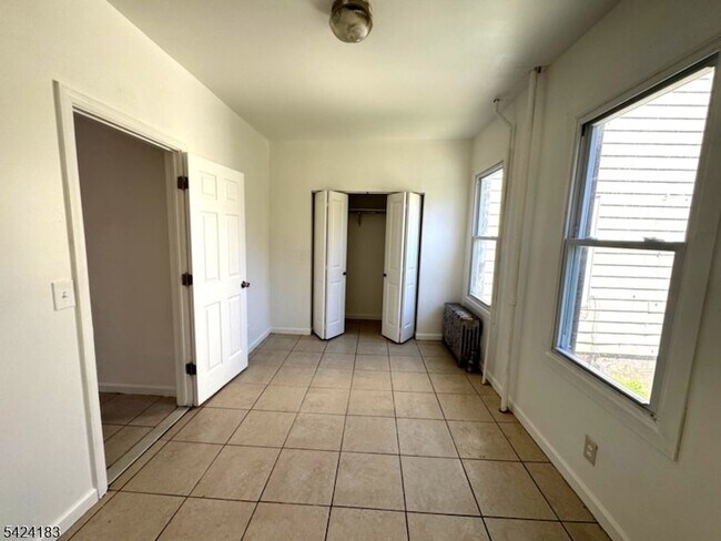 Building Photo - 793 E 19th St