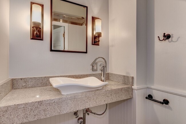 Building Photo - Charming 6-Bedroom Georgetown Rowhouse wit...