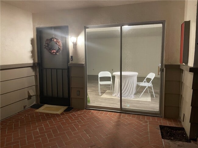 Building Photo - 23033 Maple Ave