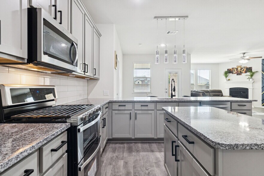 Building Photo - 11112 Canyon Oak St