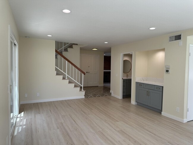 Building Photo - 306 Dolores Cir