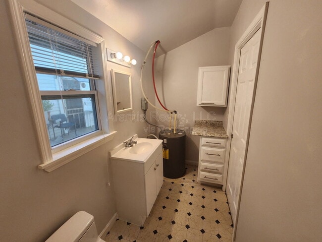 Building Photo - 1064 Curran St NW