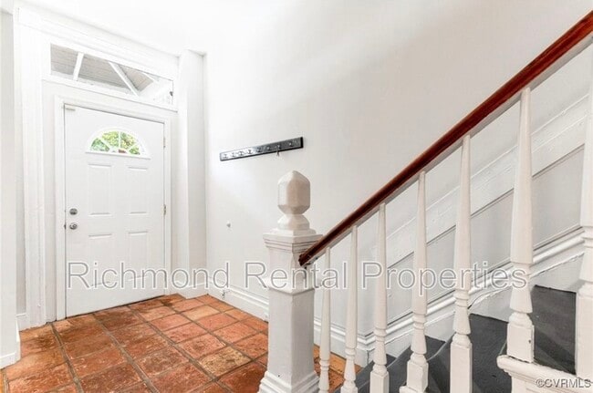 Building Photo - 1302 W Cary St