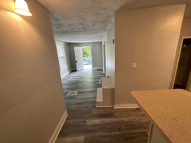 Building Photo - 6262 Simpson Ave