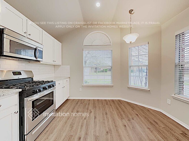 Building Photo - 209 Tanglewood Pl