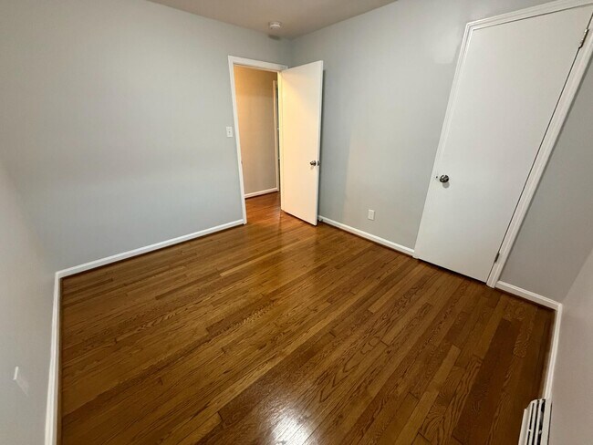 Building Photo - 1929 Alexandria Dr