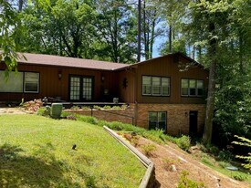 Building Photo - 862 Forest Ridge Dr W