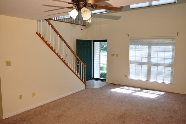 Building Photo - 470 Summit Tree Ct
