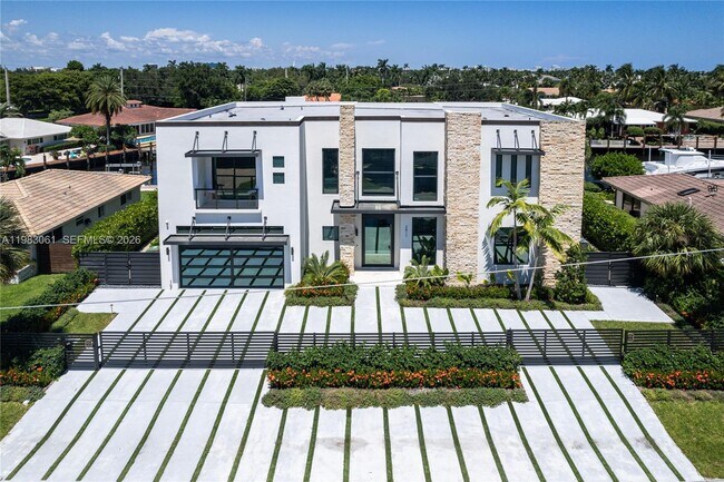 Building Photo - 2817 NE 35th St