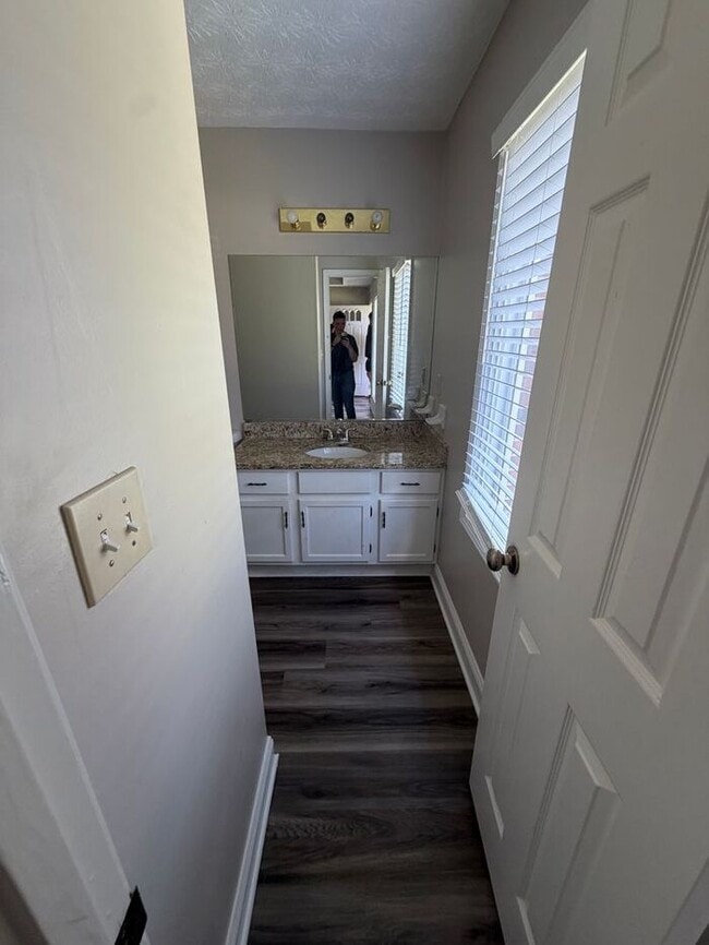 Building Photo - Cozy 3 bedroom 2 bath ranch duplex!