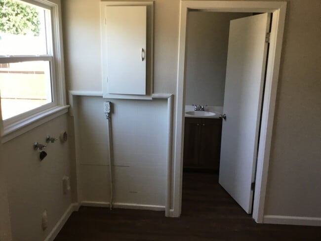 Building Photo - Coming Soon!! Apply NOW!!! Just Renovated!...