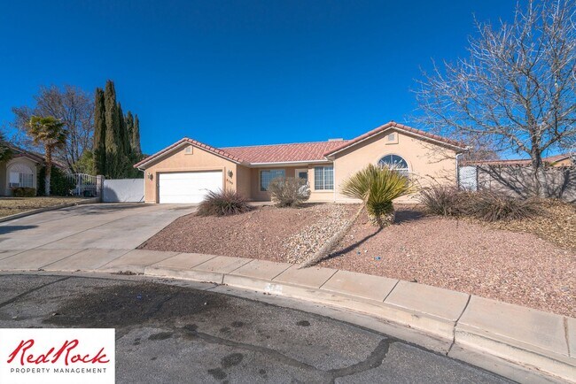 Building Photo - Pet Friendly - 4 Bed 2 Bath for rent in St. George