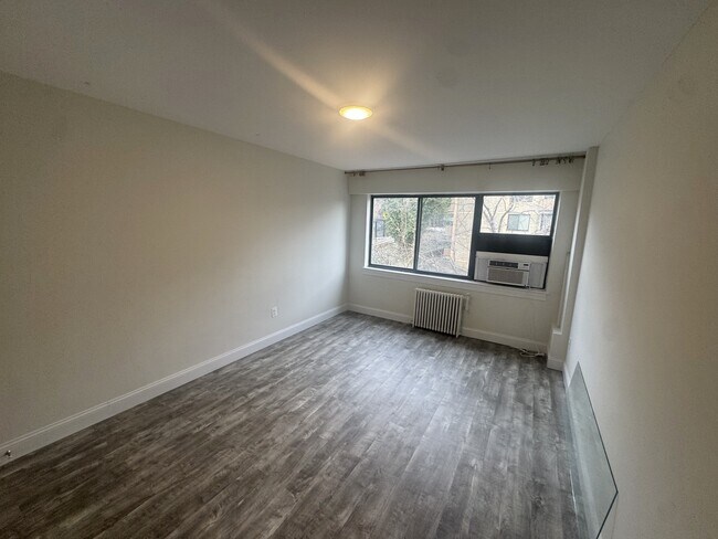 Building Photo - 3901 Tunlaw Rd NW