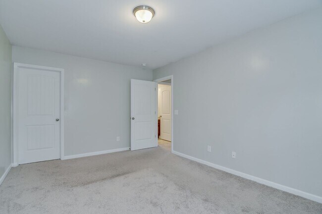 Building Photo - 3 Bedroom 2.5 Bath in Grovetown!