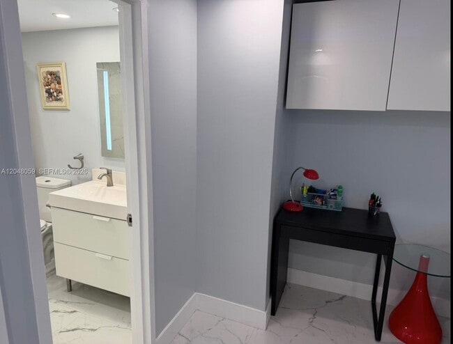 Building Photo - 3140 S Ocean Dr
