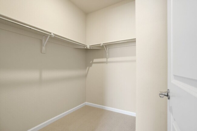 Building Photo - Spacious 3 Bed, 2.5 Bath Townhome in Prime Lakewood Location - Solar