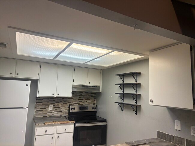 Building Photo - 14160 E Temple Dr