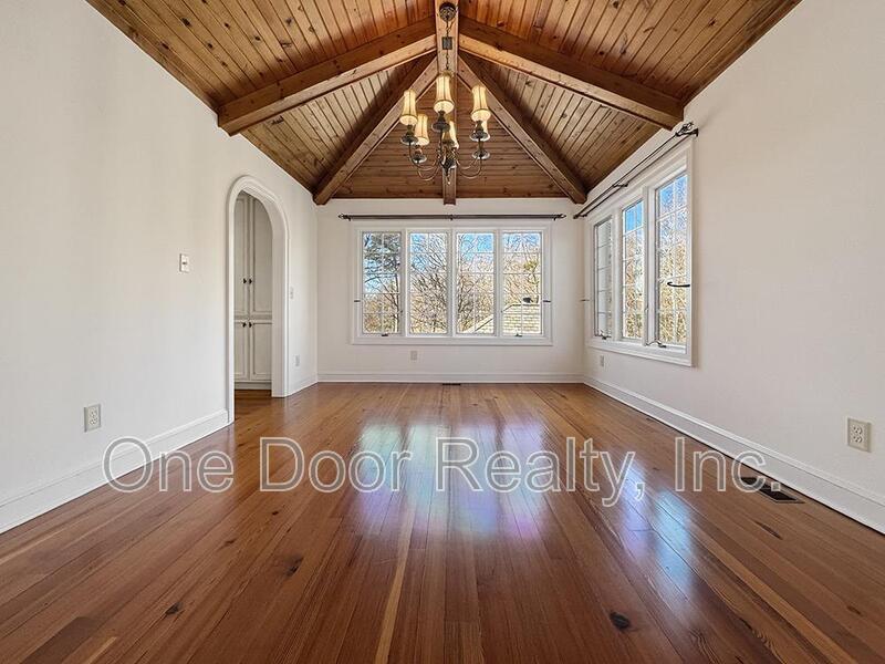 Building Photo - 109 Elizabeth Meriwether